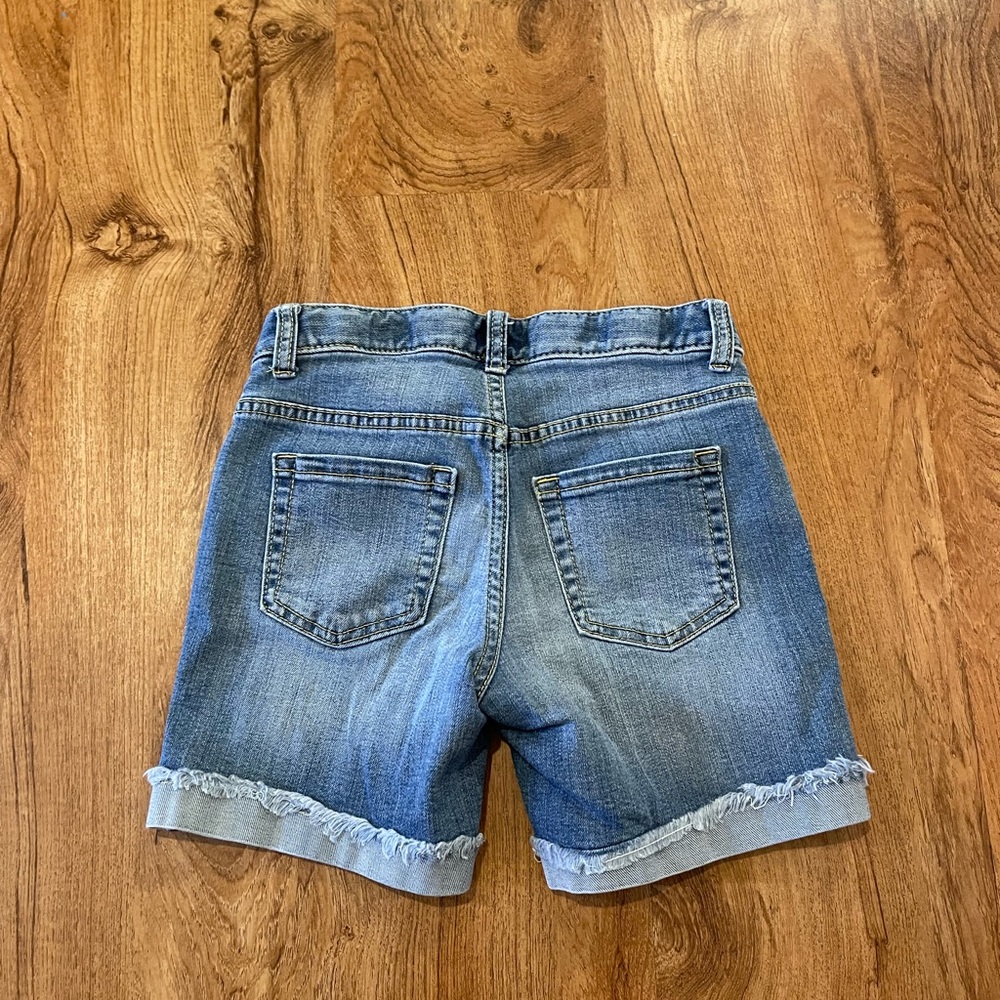 Cute Jean shorts with snap closures